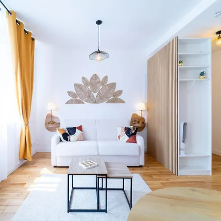 Le Reviron Charme & Elegance A Versailles