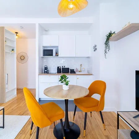 Le Reviron Charme & Elegance A Apartment *