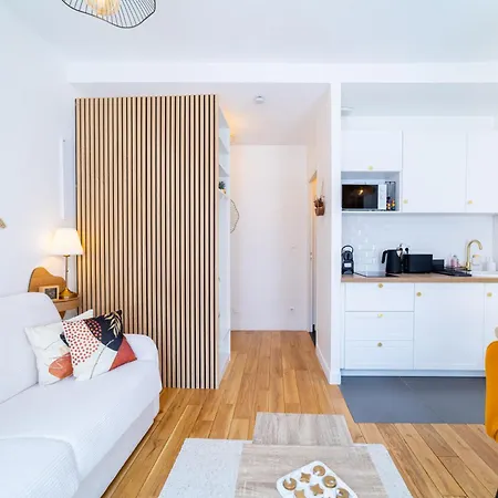Le Reviron Charme & Elegance A Apartment *