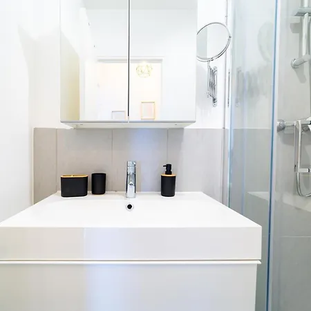 Le Reviron Charme & Elegance A شقة